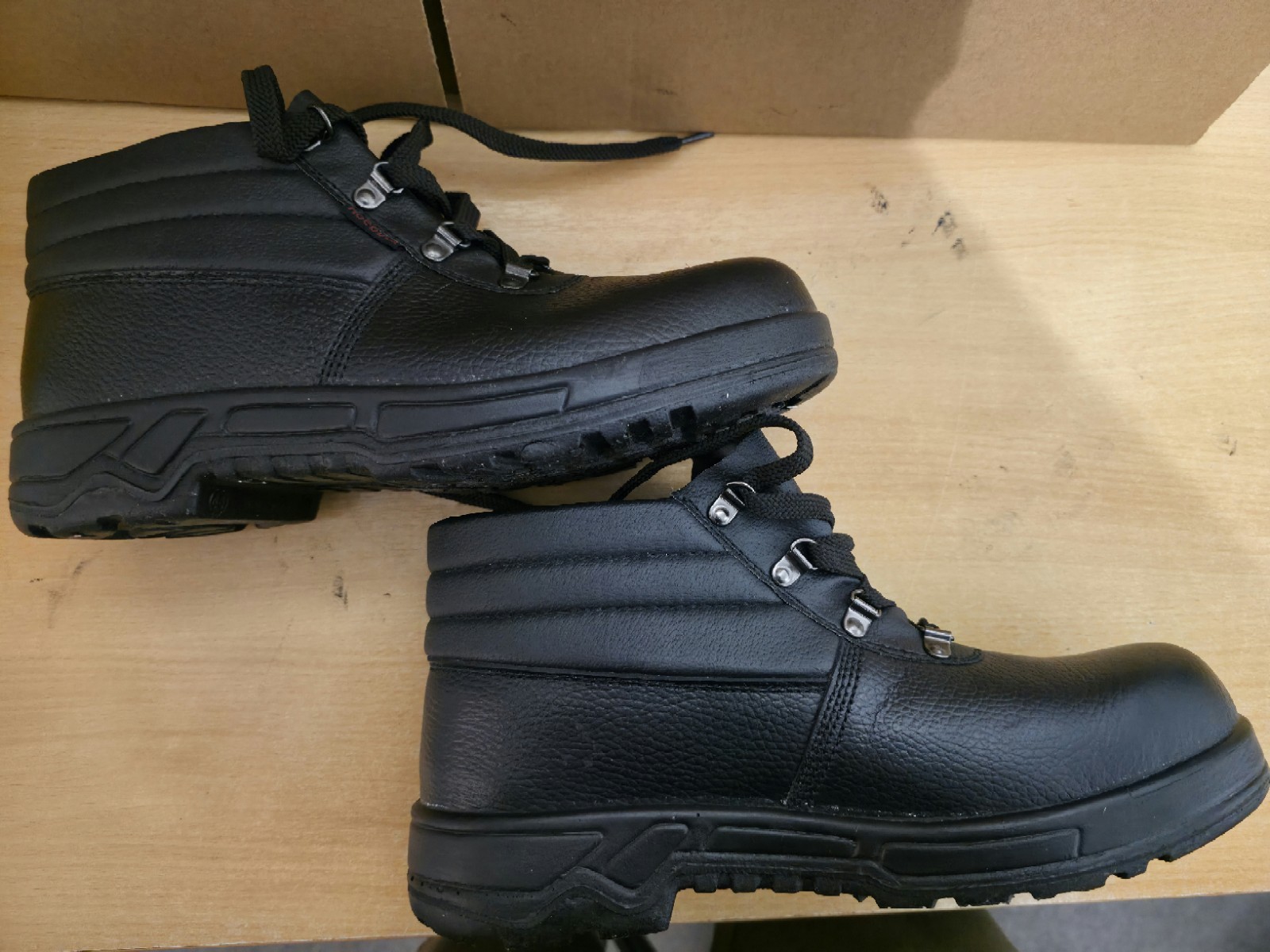 Men's RoeBucks Black Steel Toe Saftey Boots 6 Anti Slip Model Antistatic Size 10 - Image 5