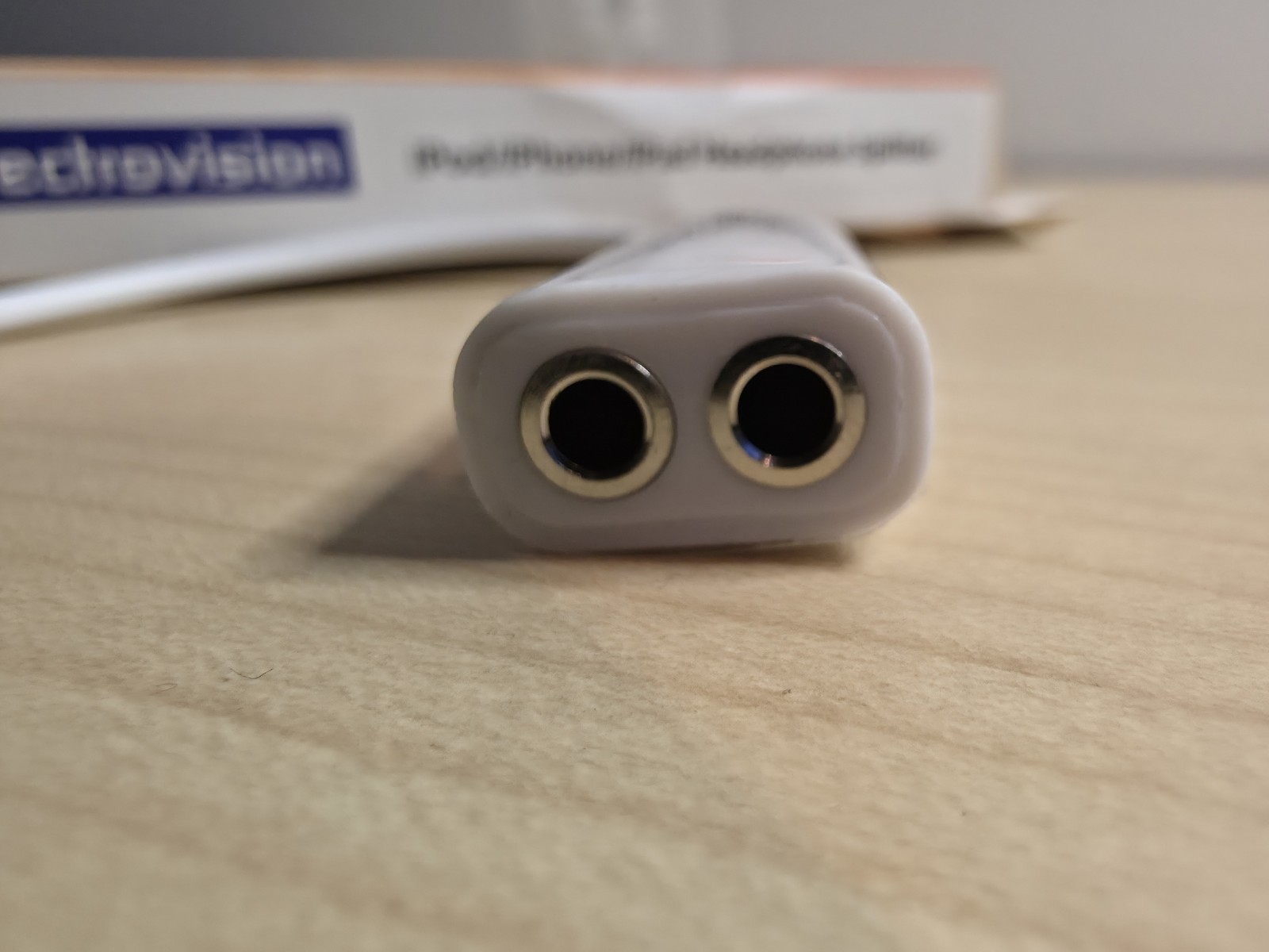 Headphone Mic Audio Splitter Cable Adapter For iPhone, iPad, Laptops Mobiles - Image 3